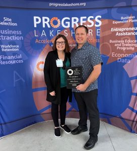 Katie Selner from Fox Communities Credit Union presented Mike Howe with Honorable Mention in Economic Accelerator of the Year.