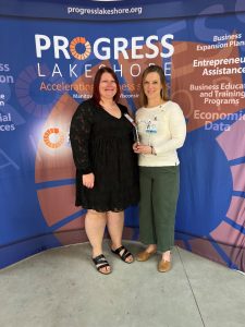 Lindsay Wiesner from UnitedOne Credit Union presented Becky Richards of Summit Clinical Services with the Entrepreneurial Achievement Award.
